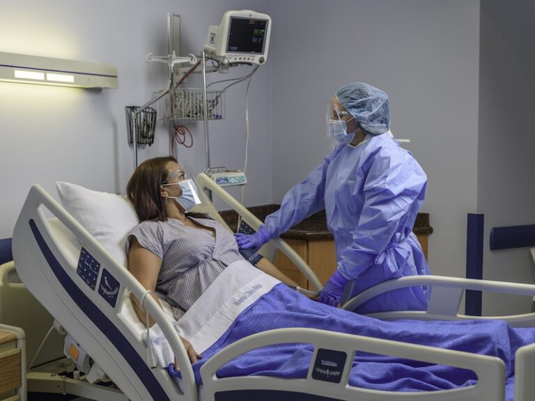 Lee más sobre el artículo Terapia Intensiva: Equipamiento para el cuidado del paciente critico